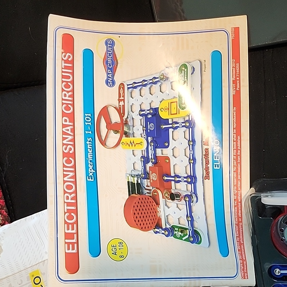 Snap Circuits Jr. Electronics Exploration Kit - Picture 4 of 6
